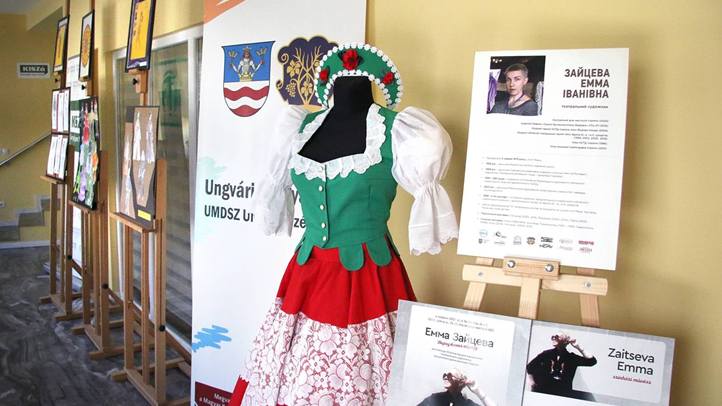 Jubileumi kiállítás az Ungvári Magyar Házban - Zajceva Emma színházi díszletei. Fotó: Olekszij Popov