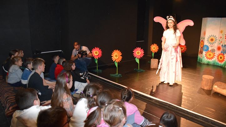 Méhmese a beregszászi magyar színházban - Ismeretszerzés, játék és szórakozás. Fotó: Kárpátinfó/ Kovács Erzsébet