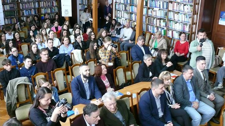  Rákóczi Főiskola: Tudományos vitadélután a könyvtárban - Kiművelt emberfők – nemzetünk erősségei. Fotó: Kárpátinfó/ Kovács Elemér