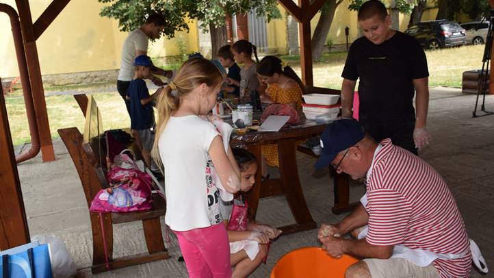 Harmadszor szervezte meg a Horváth Anna Alkotótábort a KMNE - Az alkotás öröme. Fotó: Kárpátinfó/ Kovács Erzsébet
