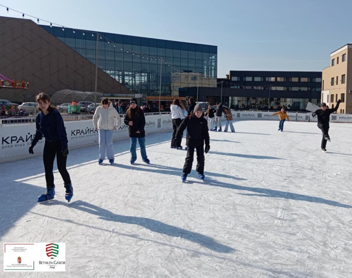 Korcsolyázás a nagycsaládos kamaszokkal