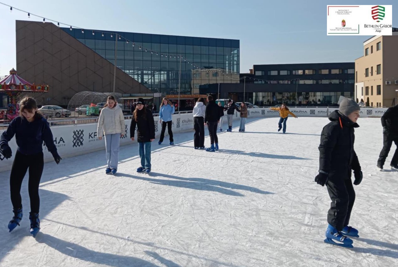 Korcsolyázás a nagycsaládos kamaszokkal