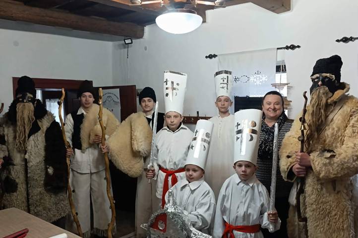 Karácsonyi hagyományok nyomában a Nagyberegi Tájházban - Betlehemezés, mézeskalácskészítés és karácsonyfafdíszítés