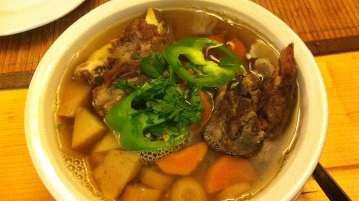 Nagykanállal húsleves. Gyimesi Zsuzsa