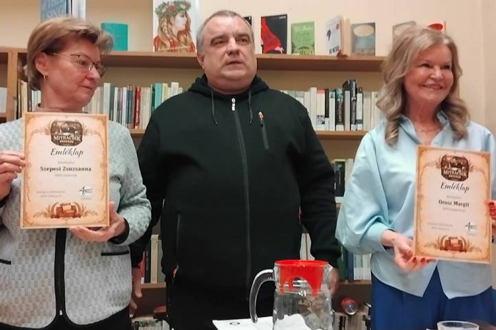 Újra kinyitott a Mitracsek Presszó - Párhuzamos életrajzok a kortárs magyar irodalomban