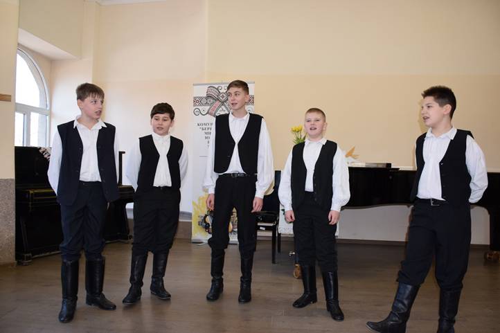 „Pacsirta” magyar népdaléneklési verseny Beregszászban - A dal nemzedékeket és népeket köt össze