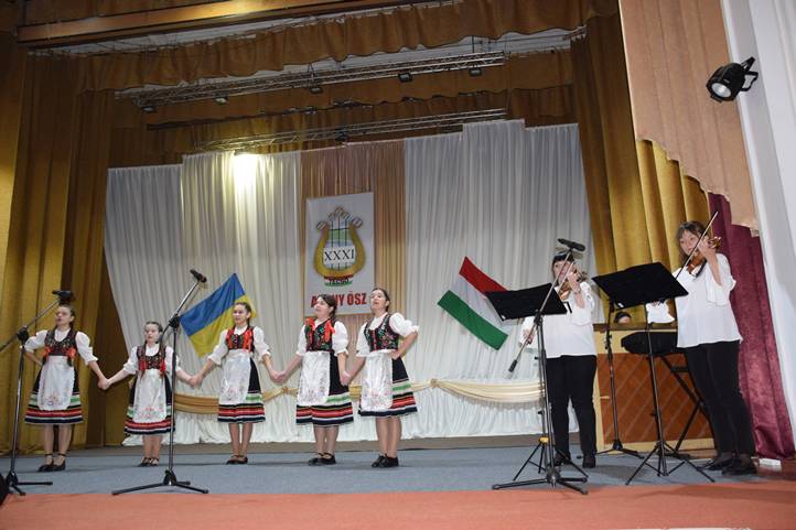 Técsőn ismét megrendezték az Arany Ősz Kórus- és Néptánctalálkozót - Közös éneklés, a béke misztériuma