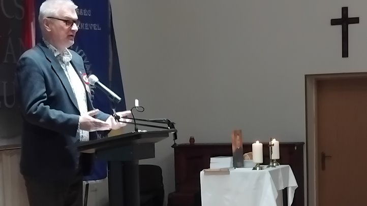 Zenés-irodalmi összeállítás a Munkácsi Szent István Líceumban -  Könyvbemutató és ünnepi megemlékezés