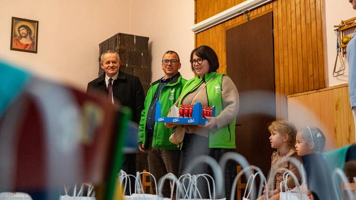 A Felső-Tisza-vidéken is segített az MRSZ - Élelmiszercsomag és cipősdobozba zárt szeretet.  Fotó: MRSZ sajtoszolgálata