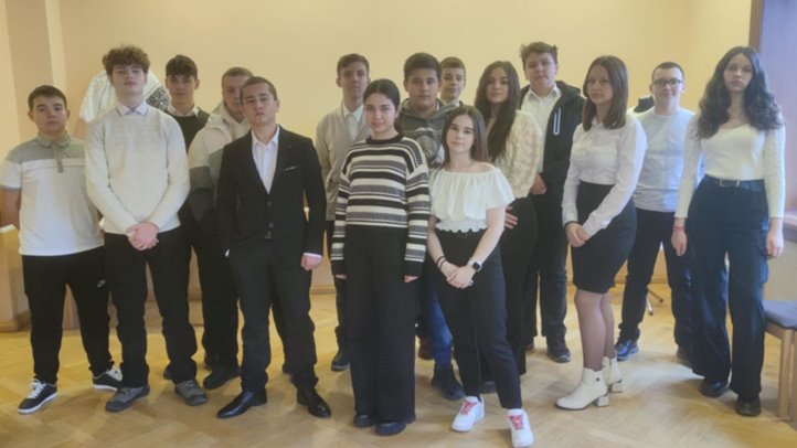 Kossuthosok a beregszászi KÉSZ viselet- és ékszerkiállításán