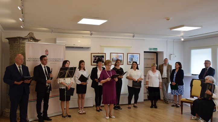 35 éves a Keresztény Értelmiségiek Szövetsége: fotókiállítás a beregszászi konzulátuson - Hűséggel és tettreKÉSZen. Fotó: Kárpátinfo/Kovács Elemér