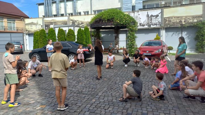 Angol nyelvtábor a KMNE szervezésében - Játékos nyelvtanulás, közösségépítés. Fotó: Kárpátinfo/Kósa Eszter