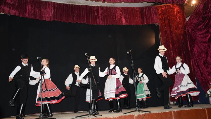 Keserédes jubileumi ünnepség Eszenyben - 35 éves a Ritmus Táncegyüttes. Fotó: Kárpátinfó/ Kovács Erzsébet