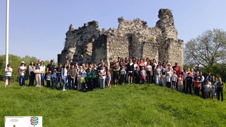 Honismereti kiránduláson a KMNE tagcsaládjai - Váraink látogatása