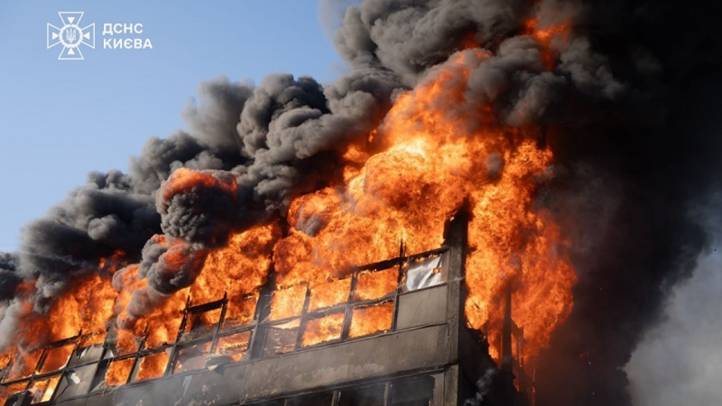 Oroszország éjszaka 400 drónnal és 18 rakétával támadja Ukrajnát, a fő célpont Kijev volt