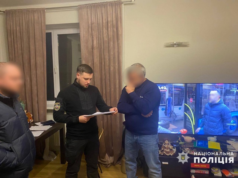 Tízmillió dollárt lopott a Védelmi Minisztérium tanácsadója volt parlamenti képviselő bűntársával egyenruha-beszerzésen