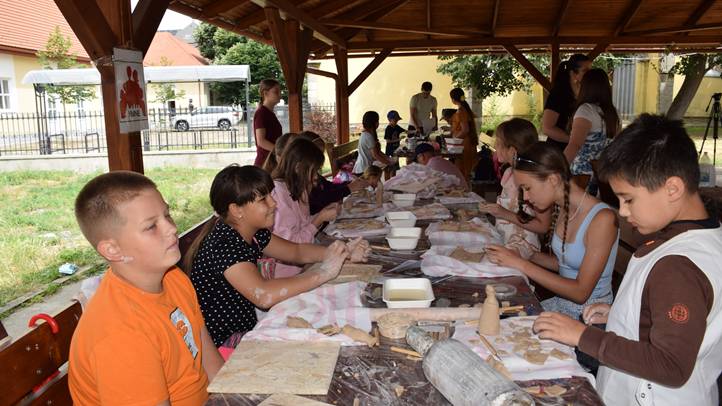 Harmadszor szervezte meg a Horváth Anna Alkotótábort a KMNE - Az alkotás öröme. Fotó: Kárpátinfó/ Kovács Erzsébet