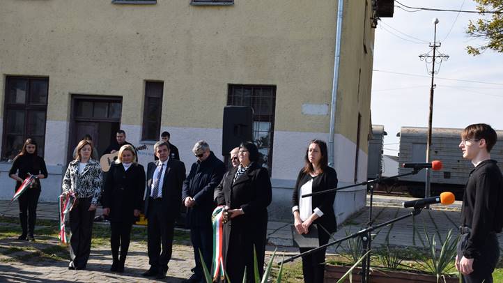 ’56 emléke előtt tisztelegtek Beregszászban - A múlt kötelez – a bátraknak tisztelet. Fotó: Kárpátinfó/ Kovács Erzsébet