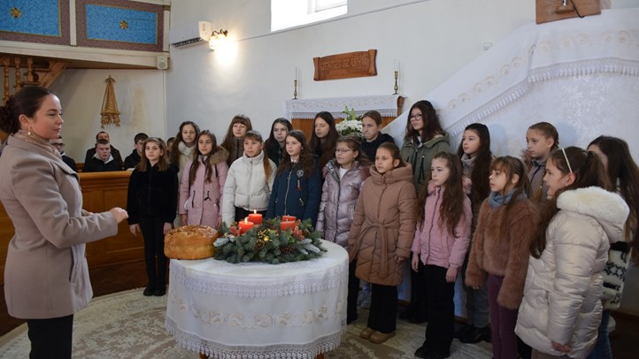 Magyarok kenyere: oklevélátadás Verbőcön - A búzaszem is a békéről álmodik. Fotó: Kárpátinfó/ Kovács Elemér