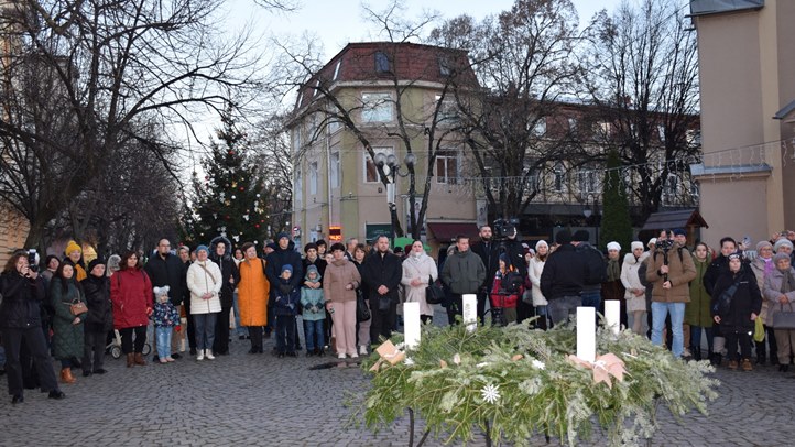 Közös advent Beregszászban Kaláka koncerttel - Fellobbant a remény lángja. Fotó: Kárpátinfó/ Kovács Erzsébet