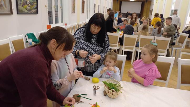 Márton-nap a nagycsaládosoknál - Kézműveskedés, játéktanulás, lámpagyújtás