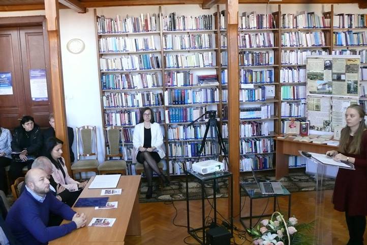 Apáczai Csere Jánosra emlékeztek Beregszászban a róla elnevezett egyetemi könyvtárban - Tudás, művelődás – anyanyelven. Fotó: Kárpátinfó/ Kovács Elemér