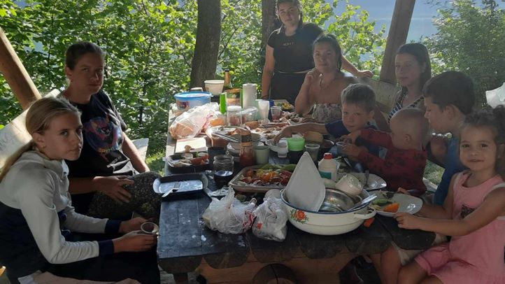 Újabb élménygazdag programon a nagycsaládosok - Sátorozás a Talabor partján