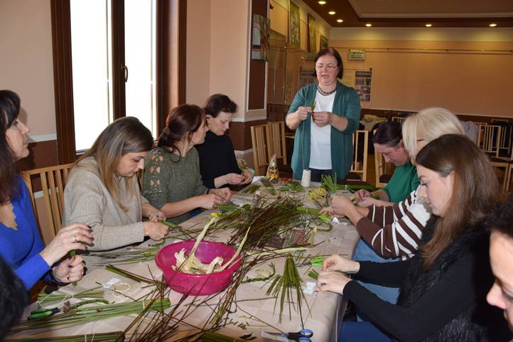 Kézműves képzési nap óvodapedagógusok számára - A karácsonyfafüggő, a kákaangyal meg a kopogtató 