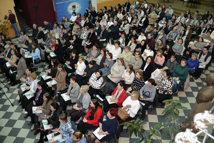 A KMPSZ harmincnegyedik közgyűlésén - Oktatásügy: jövőnk a tét