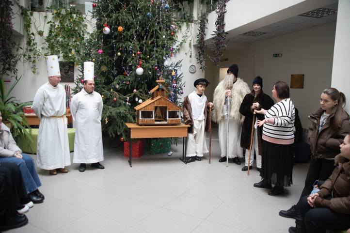 Karácsonyváró a Rákóczi Egyetem Filológiai Campusában - Betlehemezés, kézműveskedés, közösségépítés. Fotó: Kurmay Anita