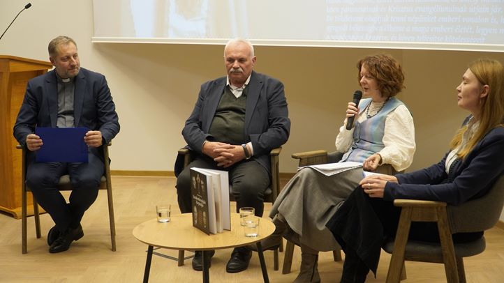 Könyvbemutató az Ortutay Elemér Görögkatolikus Központban - Katakombaszolgálat Kárpátalján. Fotó: Kárpátinfó/ Kovács Erzsébet