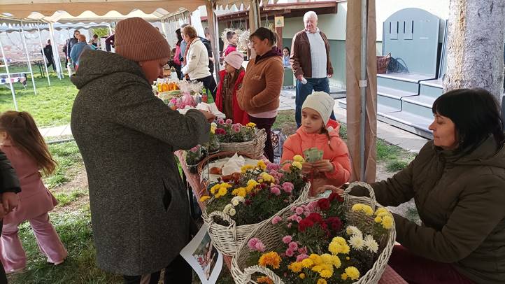 Őszi vásár és gazdanap Mezőváriban - Hálaadás, köszönet, közösségépítés. Fotó: Kárpátinfó/ Kovács Erzsébet