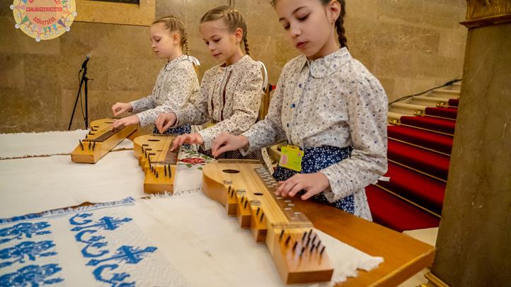 Kárpát-medencei családi nap az Országházban kárpátaljai résztvevőkkel - A családokban rejlik a nemzet jövője