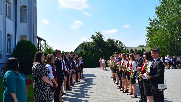 Ballagás a Karácsfalvai Sztojka Sándor Görögkatolikus Líceumban - „Tarts ki abban, amit tanultál és amiről meggyőződtél” Fotó: Kárpátinfo/ Kósa Eszter