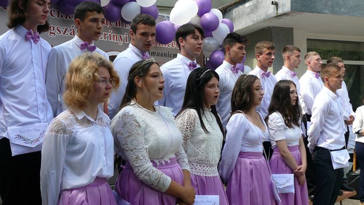 Tanévzáró a Beregszászi Zrínyi Ilona Líceumban - Akarni és bízni rendületlenül.  Fotó: Kárpátinfo/Kovács Erzsébet