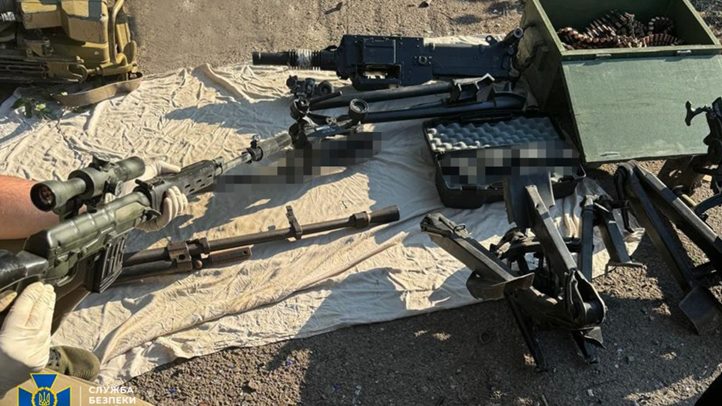 Fegyverkereskedő hálózatot számolt fel az SZBU, a tagjai három megyében árultak golyószórókat, robbanóanyagot bűnözőknek