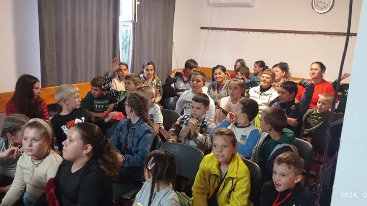 Bábszínház a Glória Ifjúsági Központban - Szeretni soha nem késő