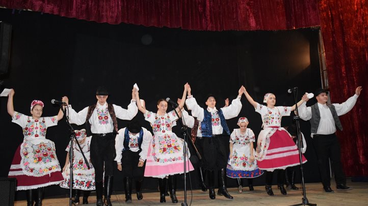 Keserédes jubileumi ünnepség Eszenyben - 35 éves a Ritmus Táncegyüttes. Fotó: Kárpátinfó/ Kovács Erzsébet