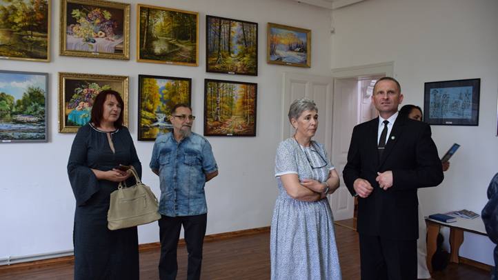 Kiállítás a Tiszapéterfalvi Képtárban - A hagyomány tovább él. Fotó: Kárpátinfó/ Kovács Elemér