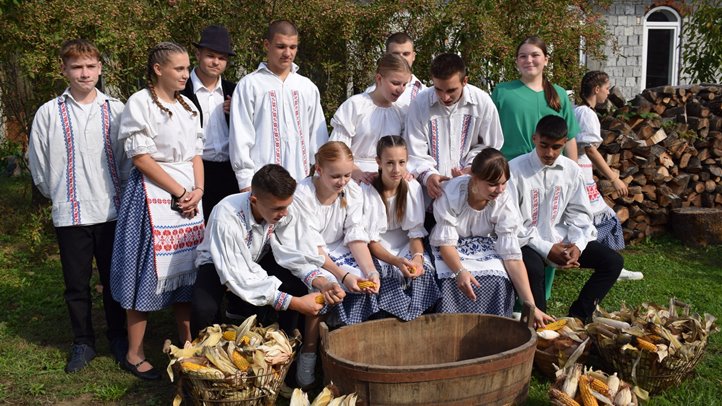 Szüreti évadnyitó a Nagyberegi Tájházban - Táncház, kézműveskedés, viseletkiállítás. Fotó: Kárpátinfo/Kovács Elemér