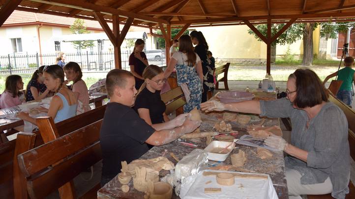 Harmadszor szervezte meg a Horváth Anna Alkotótábort a KMNE - Az alkotás öröme. Fotó: Kárpátinfó/ Kovács Erzsébet