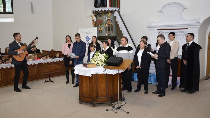 Tanévnyitó istentisztelet Mezőváriban - Neveld a gyermeket a neki megfelelő módon