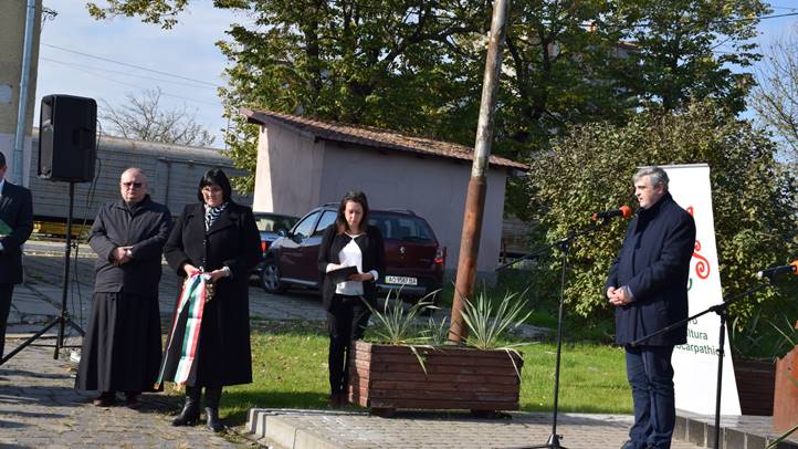 ’56 emléke előtt tisztelegtek Beregszászban - A múlt kötelez – a bátraknak tisztelet. Fotó: Kárpátinfó/ Kovács Erzsébet