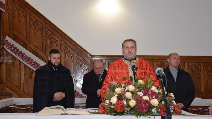 A málenykij robot áldozataira emlékeztek Beregszászon - Főhajtás imával, névsorolvasással, gyertyás felvonulással. Fotó: Kárpátinfó/ Kovács Elemér