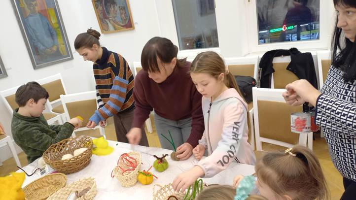 Márton-nap a nagycsaládosoknál - Kézműveskedés, játéktanulás, lámpagyújtás