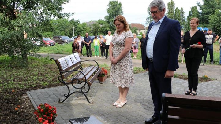 Új közösségi tér Beregrákoson - Emlékpad és -park Salamon Béla tiszteletére. Fotó: Rehó Viktória (Kárpátalja)