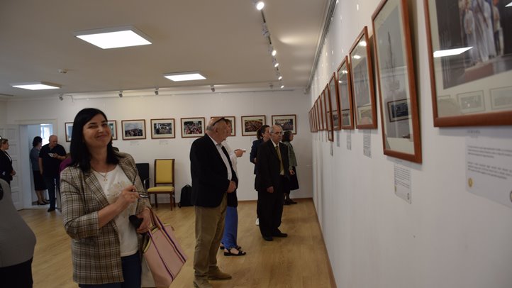 35 éves a Keresztény Értelmiségiek Szövetsége: fotókiállítás a beregszászi konzulátuson - Hűséggel és tettreKÉSZen. Fotó: Kárpátinfo/Kovács Elemér