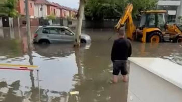 Vihar csapott le Bukarestre, durva áradást okozott Romániában. Fotó : Facebook.