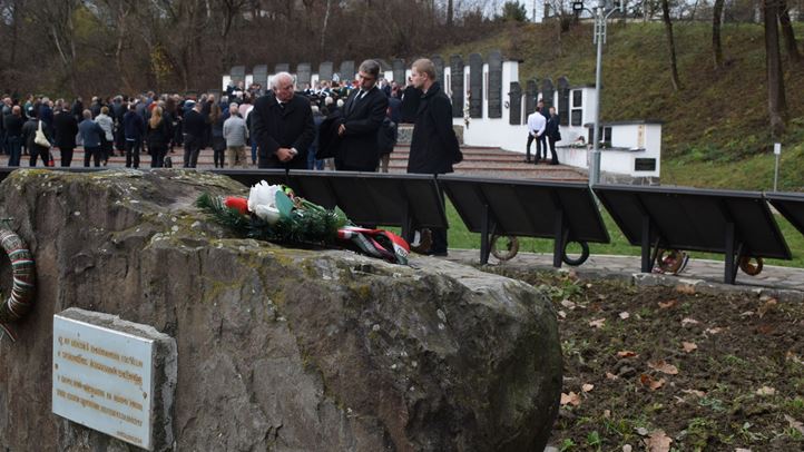 Archív felvételeinken a sztálinizmus áldozataira emlékezünk