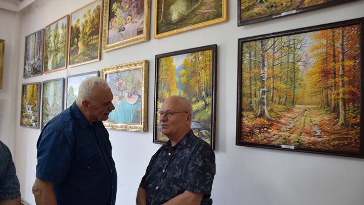 Kiállítás a Tiszapéterfalvi Képtárban - A hagyomány tovább él. Fotó: Kárpátinfó/ Kovács Elemér